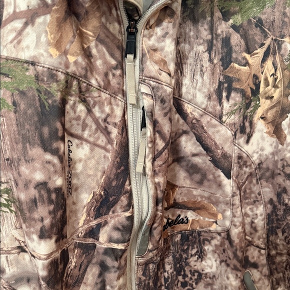 Cabela's Woodland Camo Vest - Picture 4 of 11